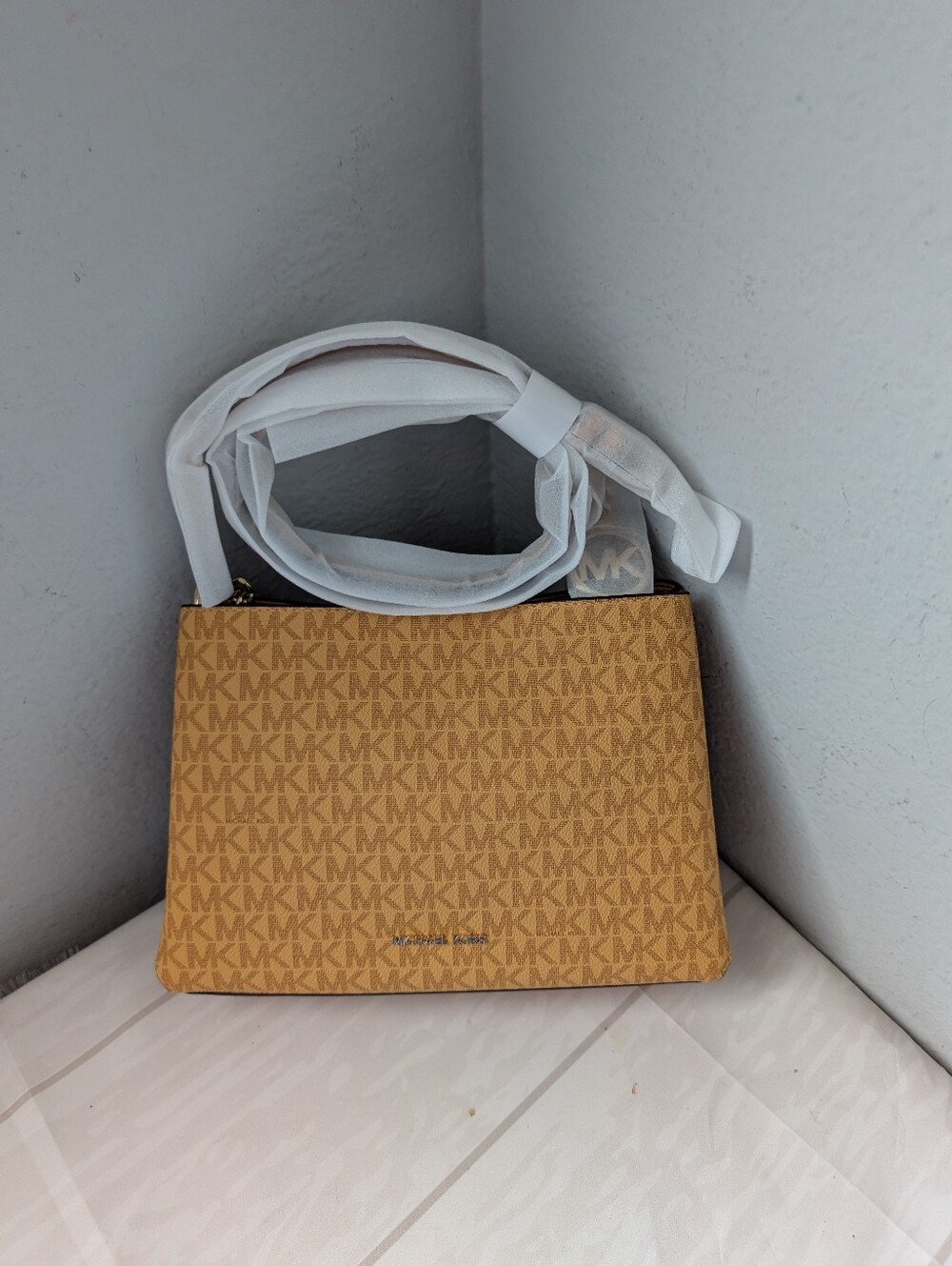 NWT Michael Kors Christina Small Signature Logo Crossbody Bag In Honeywheat
